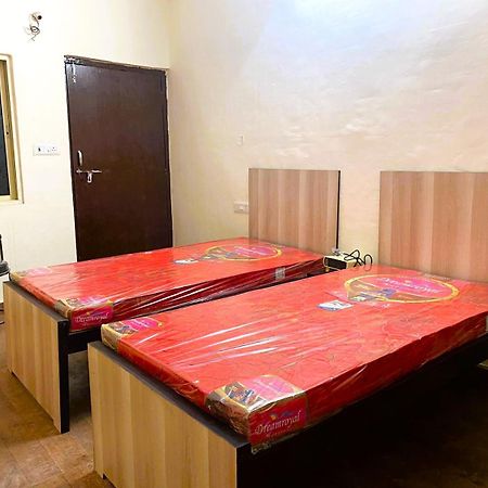 Bssn Guest House Gwalior Buitenkant foto
