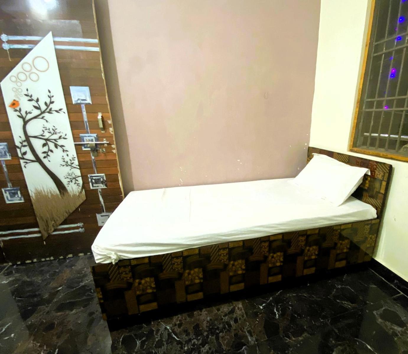 Bssn Guest House Gwalior Buitenkant foto