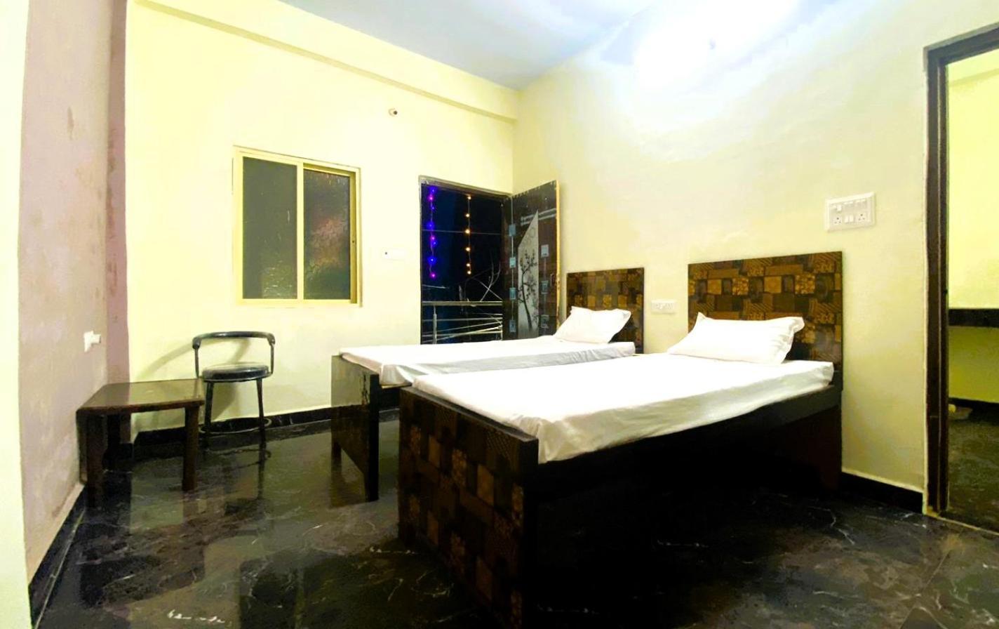 Bssn Guest House Gwalior Buitenkant foto