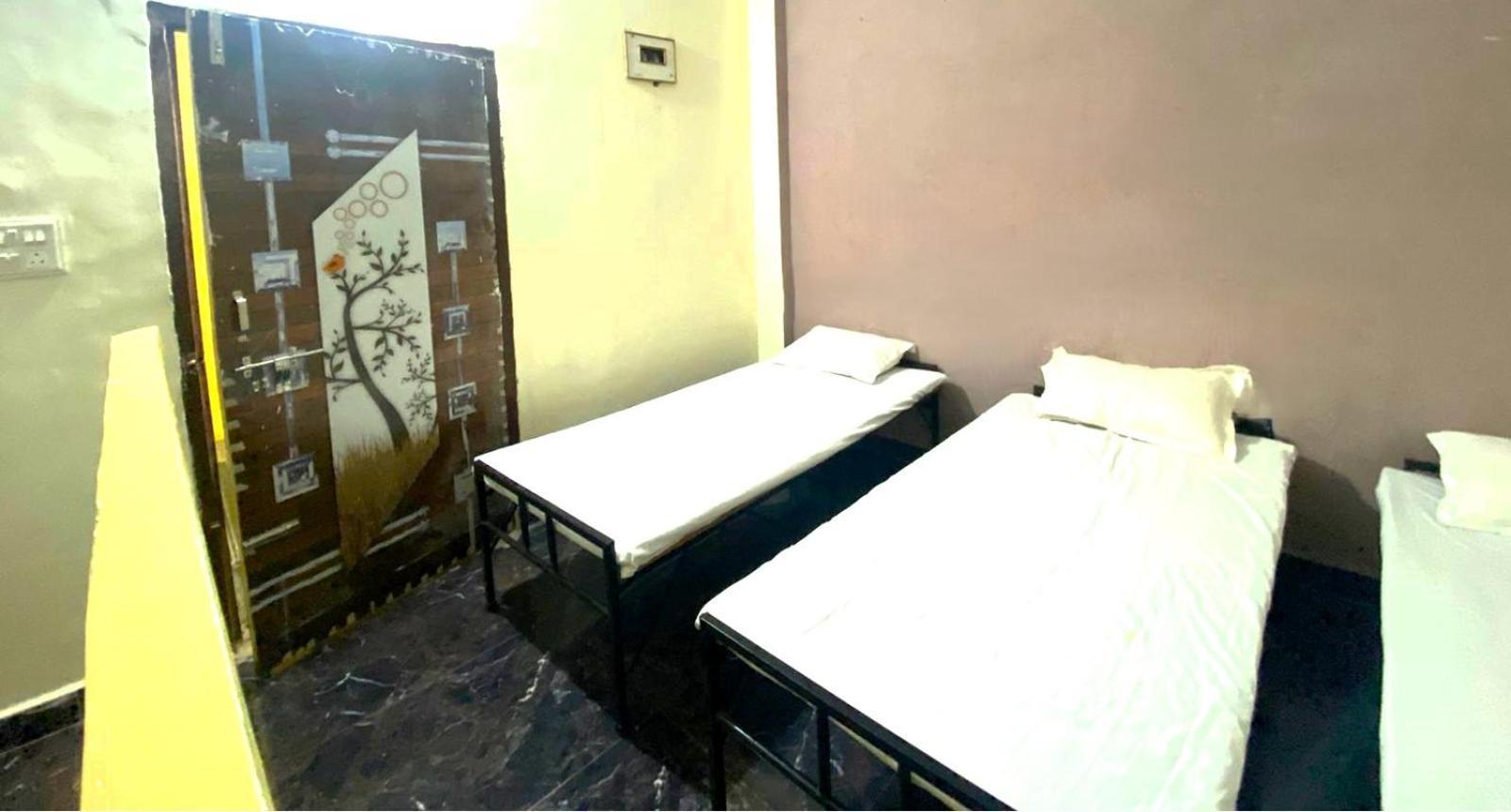 Bssn Guest House Gwalior Buitenkant foto